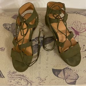 EUC Franco Sarto Olive Green & Cream Lace Up Platform Sandals